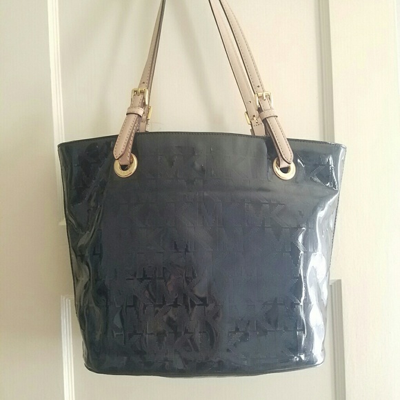 Michael Kors Handbags - Michael Kors JetSet Tote